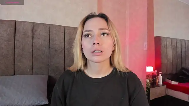 Snapshot of LanaMills_ chatting on January 16, 2026, 5:22 am LanaMills online show from January 16, 2026, 5:22 am