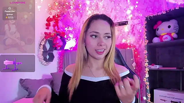 Snapshot of LanaMills_ chatting on February 1, 2026, 5:27 am LanaMills online show from February 1, 2026, 5:27 am