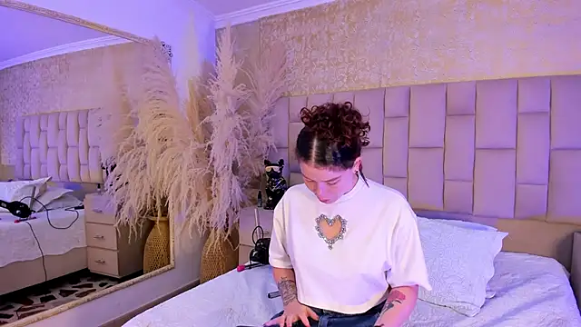 AphroditeSweet online show from December 20, 2025, 10:01 pm