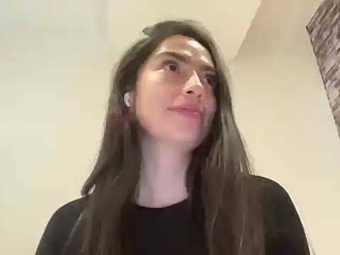 Snapshot of BellaMaserati chatting on October 9, 2025, 8:20 pm BellaMaserati online show from October 9, 2025, 8:20 pm