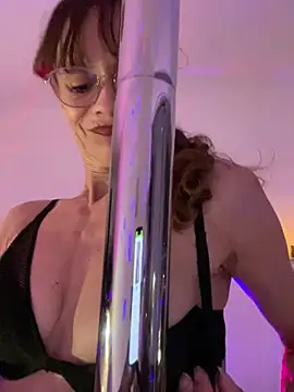 Snapshot of Chris06d22@xh chatting on April 15, 2026, 7:51 pm Chris06d22xh online show from April 15, 2026, 7:51 pm