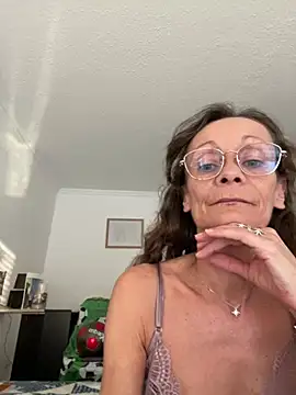 Chris06d22xh online show from July 7, 2026, 6:33 pm