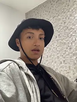 Snapshot of Milan_Bach chatting on March 29, 2026, 7:32 am Milan Bach online show from March 29, 2026, 7:32 am