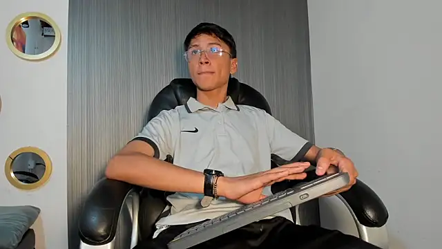 Daddy Darcks online show from October 15, 2025, 7:55 pm