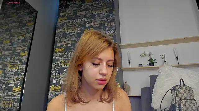 Snapshot of MaddieRay chatting on September 20, 2025, 5:23 am MaddieRay online show from September 20, 2025, 5:23 am
