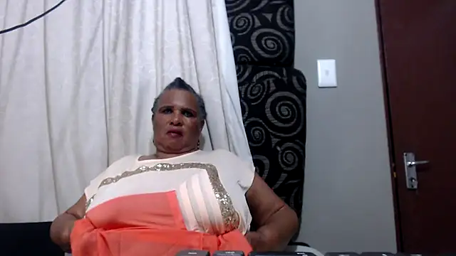 Snapshot of GrandBustyMelon chatting on December 3, 2025, 5:01 pm GrandBustyMelon online show from December 3, 2025, 5:01 pm