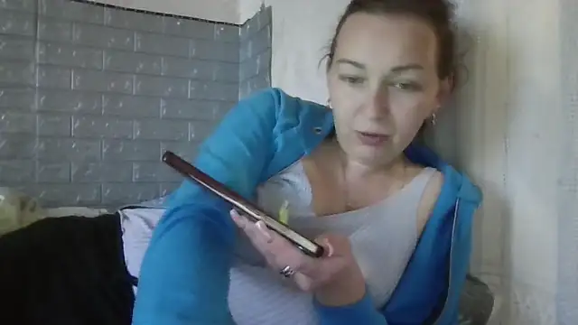 DanaNeon online show from April 13, 2026, 1:15 pm