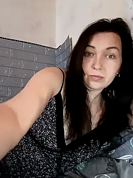 DanaNeon online show from May 4, 2026, 11:02 am