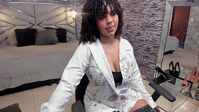 BellyBigBoobs online show from November 19, 2025, 3:45 pm