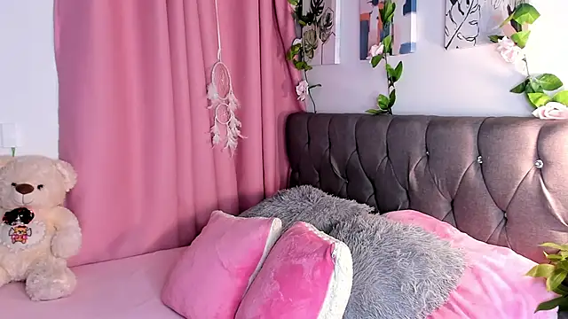 Snapshot of isajonnes18 chatting on November 18, 2025, 12:04 am isajonnes18 online show from November 18, 2025, 12:04 am