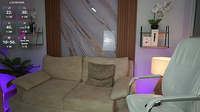 MilaCrave online show from October 13, 2025, 11:34 am