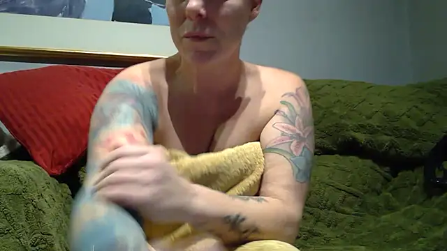 Snapshot of Island_Siren chatting on October 23, 2025, 7:01 pm Island Siren online show from October 23, 2025, 7:01 pm