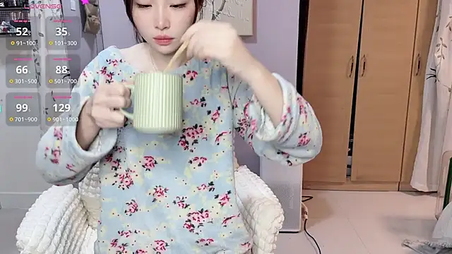 Y2Luvk online show from November 27, 2025, 10:21 pm