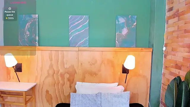 halleylorens online show from February 19, 2026, 7:11 pm