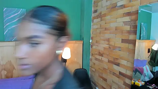 halleylorens online show from February 8, 2026, 12:25 pm