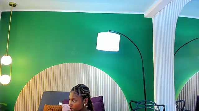 halleylorens online show from November 18, 2025, 7:17 pm