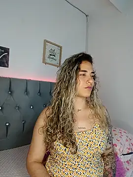 Snapshot of Miss-Melina chatting on September 14, 2025, 4:24 am Miss-Melina online show from September 14, 2025, 4:24 am
