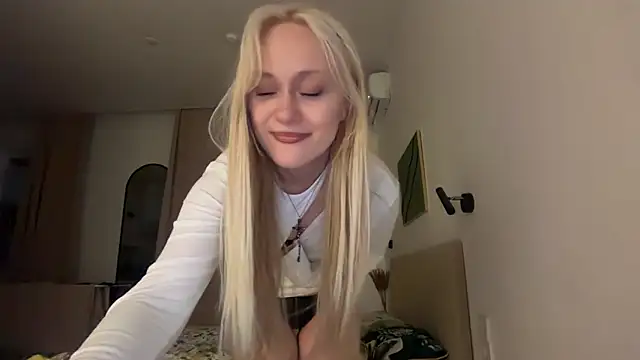 Snapshot of HeyMonkey_ chatting on May 27, 2026, 6:37 pm HeyMonkey online show from May 27, 2026, 6:37 pm