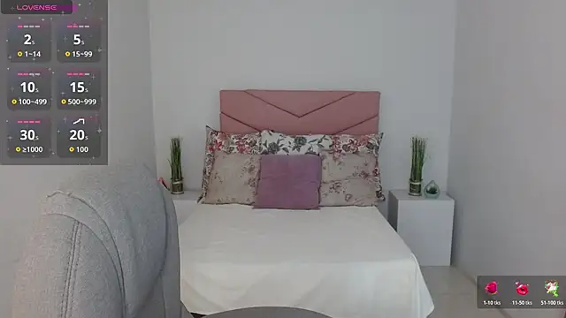 Snapshot of SarayVega_ chatting on October 30, 2025, 7:22 pm SarayVega online show from October 30, 2025, 7:22 pm