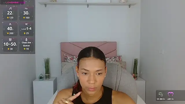 Snapshot of SarayVega_ chatting on October 3, 2025, 7:15 pm SarayVega online show from October 3, 2025, 7:15 pm