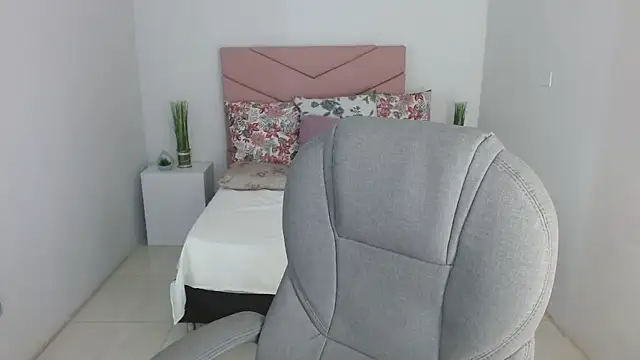 Snapshot of SarayVega_ chatting on September 12, 2025, 7:13 pm SarayVega online show from September 12, 2025, 7:13 pm