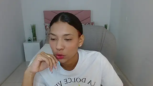 Snapshot of SarayVega_ chatting on September 20, 2025, 12:21 pm SarayVega online show from September 20, 2025, 12:21 pm