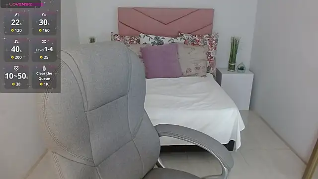 Snapshot of SarayVega_ chatting on October 25, 2025, 7:25 pm SarayVega online show from October 25, 2025, 7:25 pm