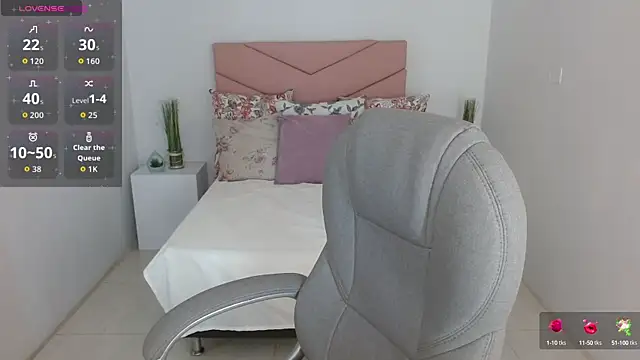 Snapshot of SarayVega_ chatting on October 16, 2025, 7:11 pm SarayVega online show from October 16, 2025, 7:11 pm