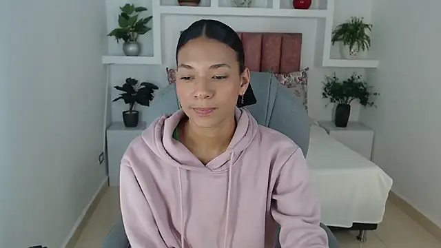 Snapshot of SarayVega_ chatting on November 15, 2025, 7:18 pm SarayVega online show from November 15, 2025, 7:18 pm