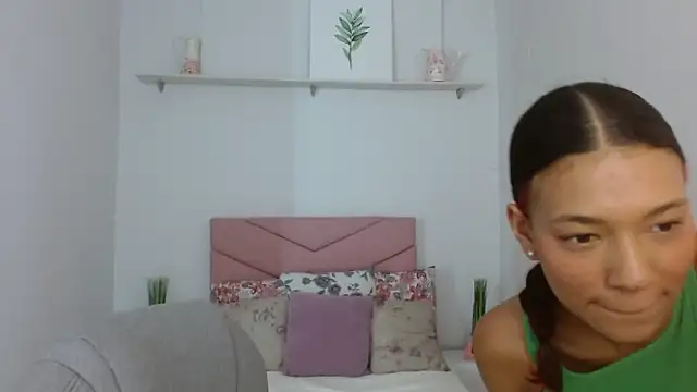 Snapshot of SarayVega_ chatting on September 13, 2025, 6:52 pm SarayVega online show from September 13, 2025, 6:52 pm