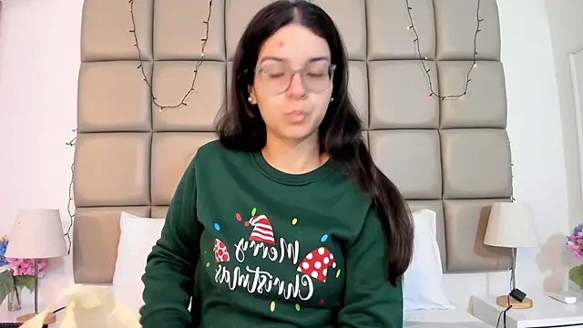 MiaMillers1 online show from December 16, 2025, 11:14 am