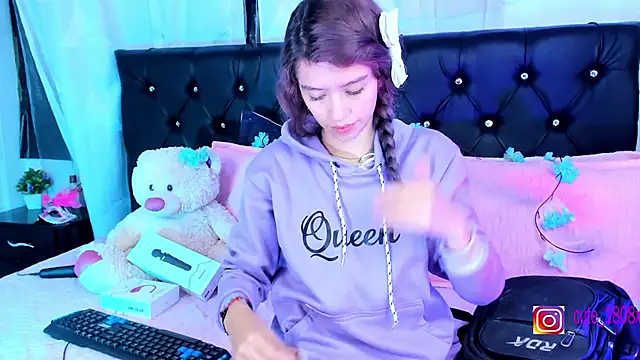 Snapshot of Sofiia_cute_ chatting on November 5, 2025, 3:31 am Sofiia cute online show from November 5, 2025, 3:31 am