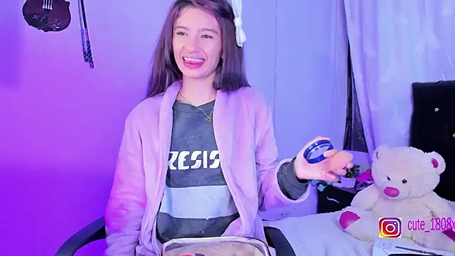 Snapshot of Sofiia_cute_ chatting on October 20, 2025, 12:38 pm Sofiia cute online show from October 20, 2025, 12:38 pm