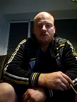 svenni2525 online show from October 7, 2025, 9:27 pm