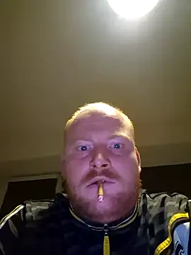 svenni2525 online show from October 9, 2025, 10:32 pm