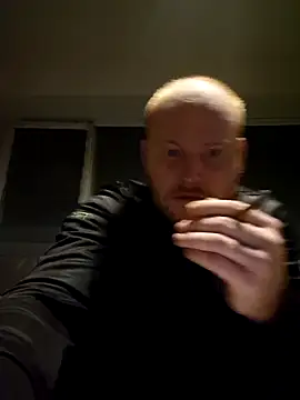 svenni2525 online show from October 15, 2025, 10:51 pm