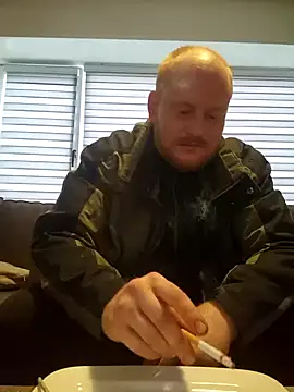 svenni2525 online show from October 13, 2025, 9:33 am