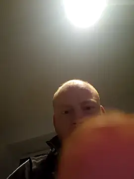 svenni2525 online show from October 9, 2025, 6:03 am