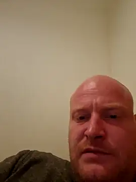 svenni2525 online show from October 25, 2025, 1:16 am