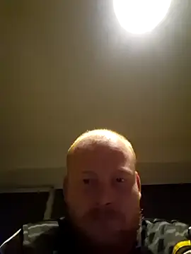 svenni2525 online show from October 14, 2025, 9:36 pm