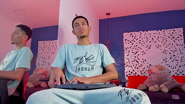 Adonis WB online show from September 10, 2025, 9:14 pm