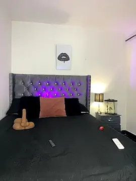 sofii escobar online show from October 19, 2025, 4:04 am