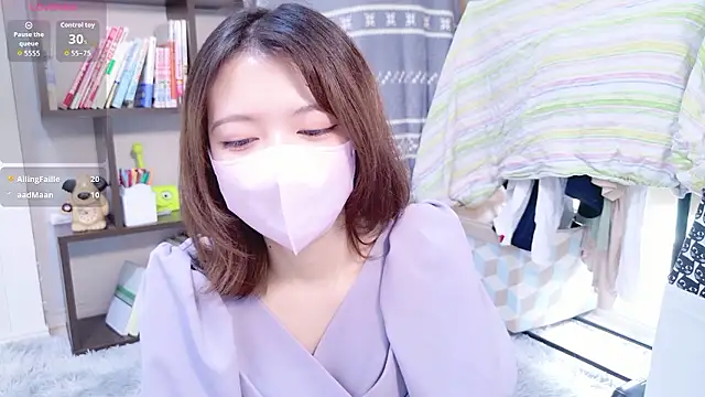 Azusa DoMybest online show from April 15, 2026, 3:23 am