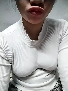 Mie rose online show from November 19, 2025, 2:39 pm