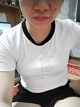 Mie rose online show from October 15, 2025, 1:52 pm