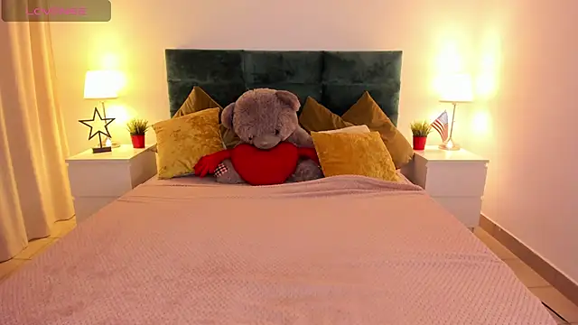 mishapallmer online show from October 19, 2025, 8:17 am