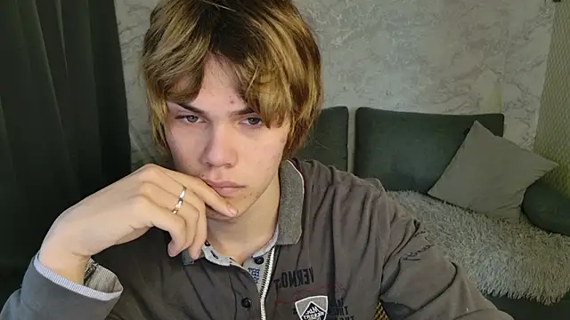 Snapshot of Bonnie_And_C1yde chatting on April 15, 2026, 5:13 am Bonnie And C1yde online show from April 15, 2026, 5:13 am