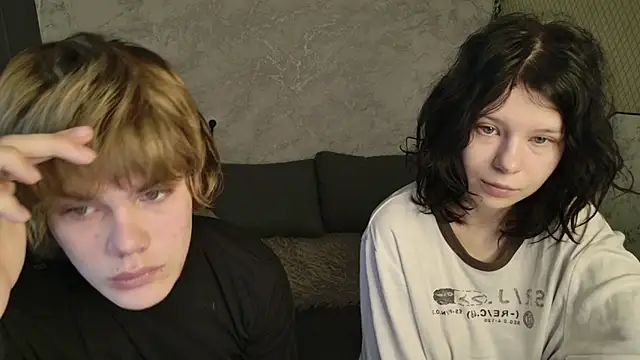 Snapshot of Bonnie_And_C1yde chatting on April 1, 2026, 5:09 am Bonnie And C1yde online show from April 1, 2026, 5:09 am