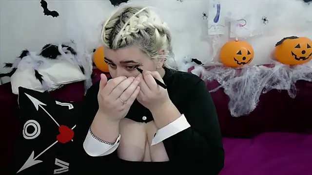 Amber Monro online show from October 22, 2025, 2:22 am