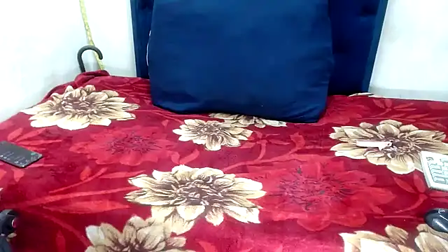 Snapshot of BUNNYCHOWX28 chatting on October 12, 2025, 8:32 pm BUNNYCHOWX28 online show from October 12, 2025, 8:32 pm